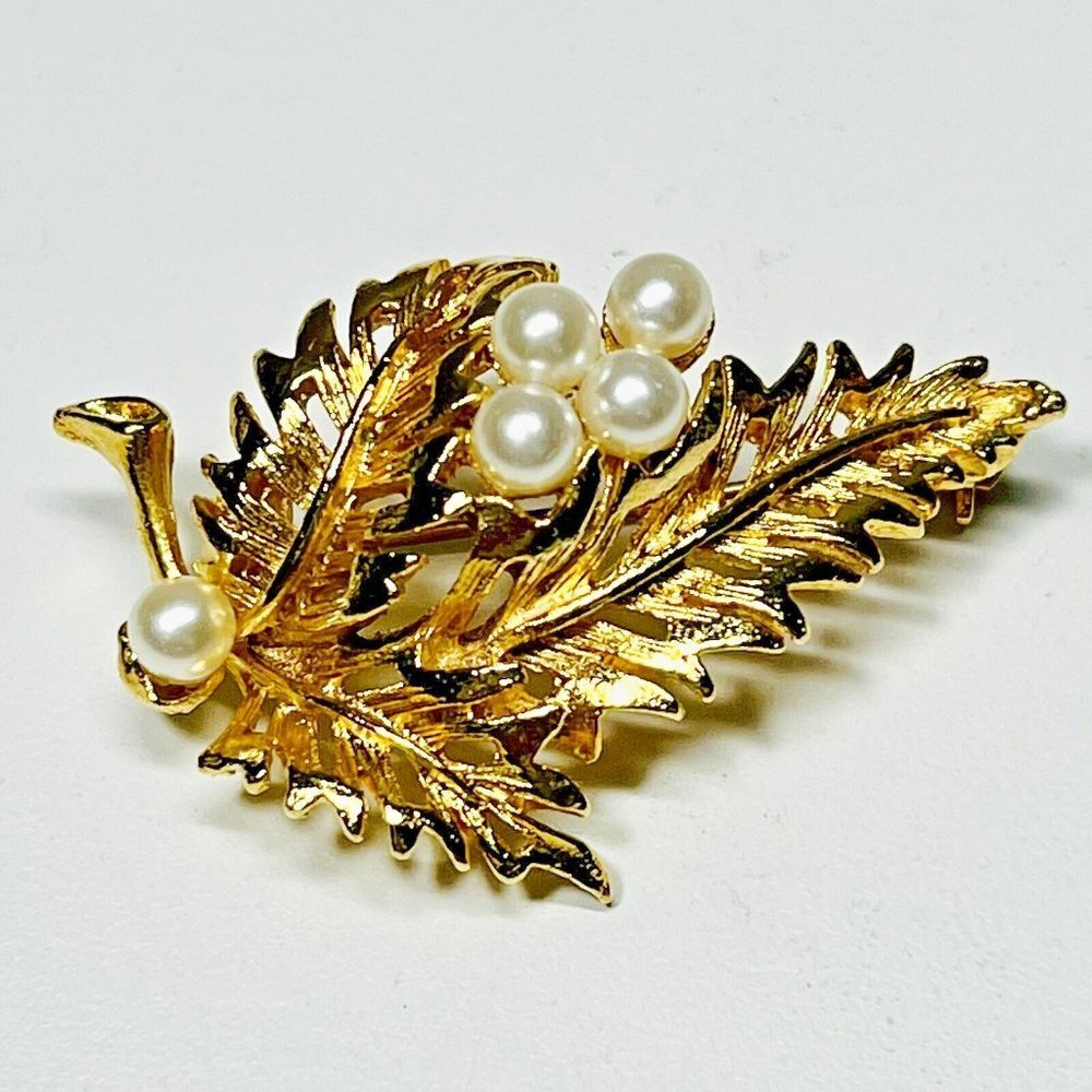Vintage Lisner Leaf‎ Cluster Faux Pearl Textured Gold Tone Brooch/Pin-Signed